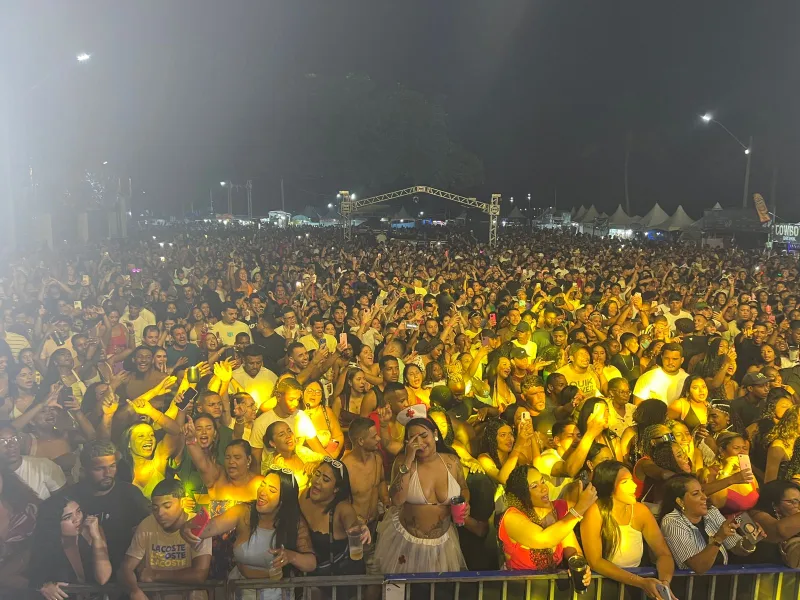 Alcobaça vive o maior Carnaval da sua história e impulsiona economia no extremo sul baiano Alcobaça vive o maior Carnaval da sua história e impulsiona economia no extremo sul baiano