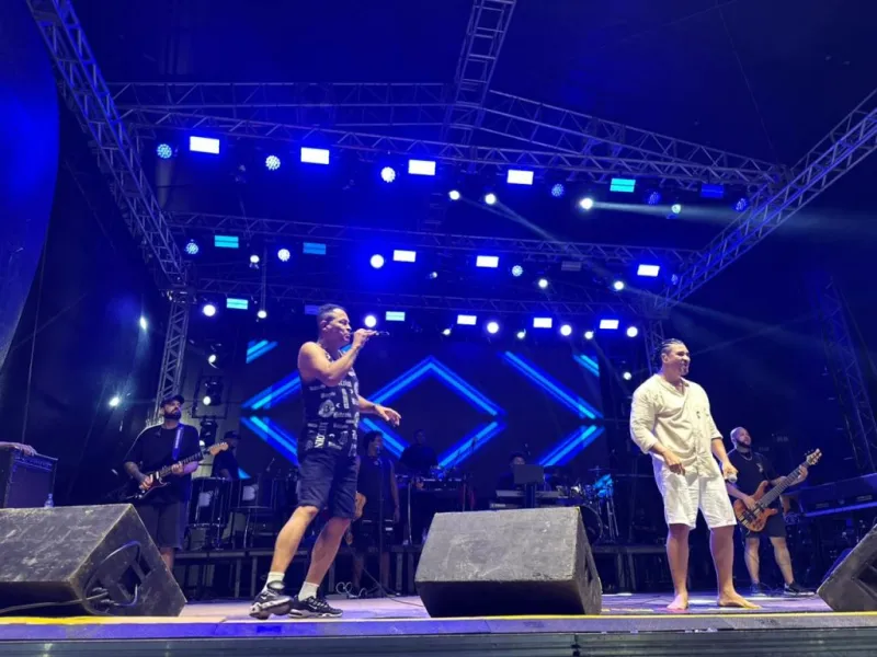 Samba e pagode baiano são destaques no resgate cultural da 2ª noite de Carnaval Mucuri 2026