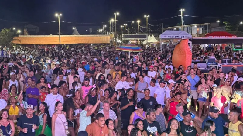 Samba e pagode baiano são destaques no resgate cultural da 2ª noite de Carnaval Mucuri 2026