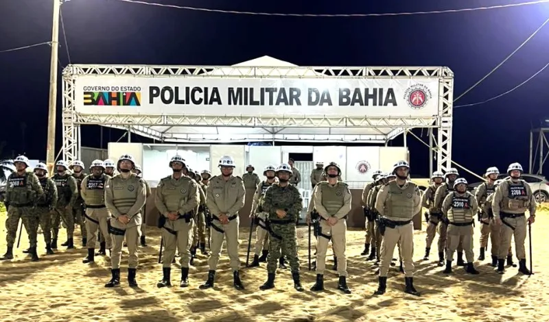 Samba e pagode baiano são destaques no resgate cultural da 2ª noite de Carnaval Mucuri 2026