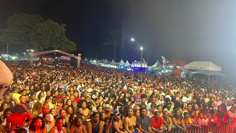 Explosão de público transforma penúltima noite em espetáculo na orla de Alcobaça