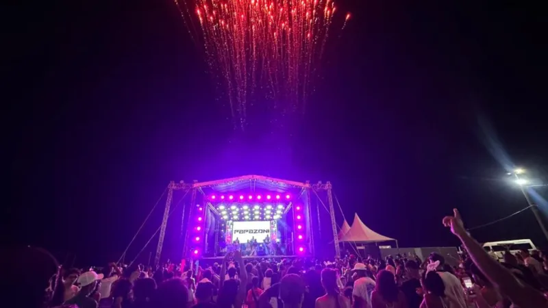 4º dia de Carnaval mantém alto astral e muita animação em Mucuri com três grandes shows na Arena Praia da Barra 4º dia de Carnaval mantém alto astral e muita animação em Mucuri com três grandes shows na Arena Praia da Barra