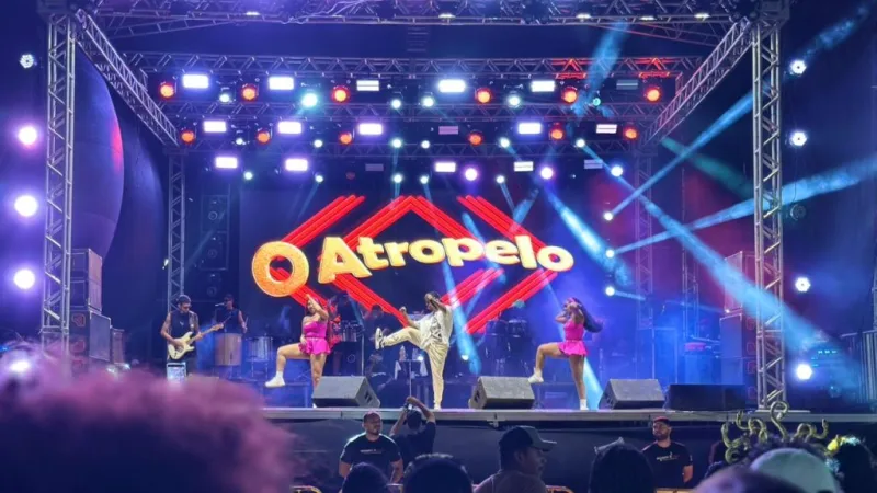 4º dia de Carnaval mantém alto astral e muita animação em Mucuri com três grandes shows na Arena Praia da Barra 4º dia de Carnaval mantém alto astral e muita animação em Mucuri com três grandes shows na Arena Praia da Barra