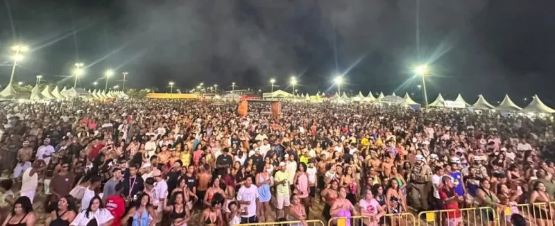 4º dia de Carnaval mantém alto astral e muita animação em Mucuri com três grandes shows na Arena Praia da Barra 4º dia de Carnaval mantém alto astral e muita animação em Mucuri com três grandes shows na Arena Praia da Barra