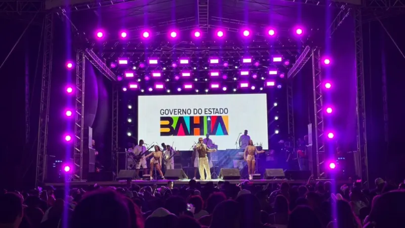 4º dia de Carnaval mantém alto astral e muita animação em Mucuri com três grandes shows na Arena Praia da Barra 4º dia de Carnaval mantém alto astral e muita animação em Mucuri com três grandes shows na Arena Praia da Barra