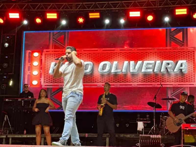 Shows de Banda Babalu, Kaio Oliveira e Clevinho Santana encerram o 5º e último dia de Carnaval em Mucuri