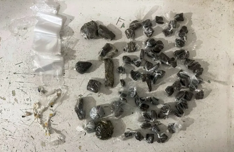 Polícia Militar prende homem por tráfico de drogas em Teixeira de Freitas