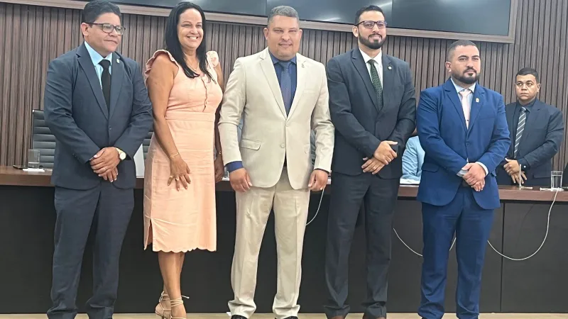 Jonatas Santos é reeleito presidente da Câmara de Teixeira de Freitas com 14 votos favoráveis