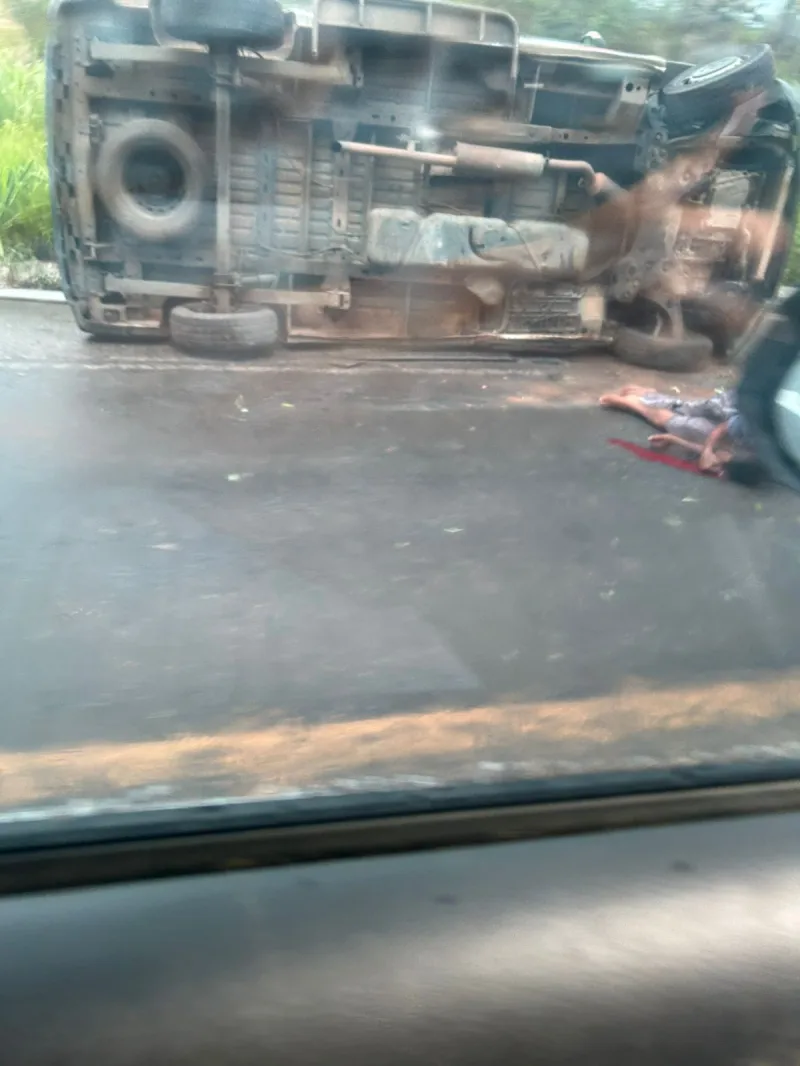 Motorista fica gravemente ferido após acidente com ambulância na BR-101 em Itamaraju 