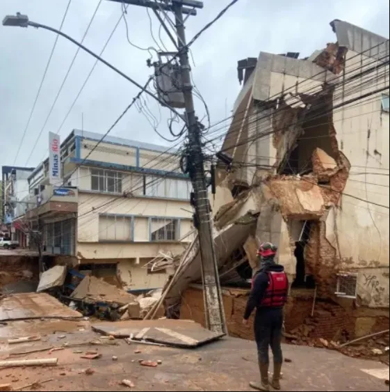 Temporal atinge municípios mineiros e deixa cenário de destruição