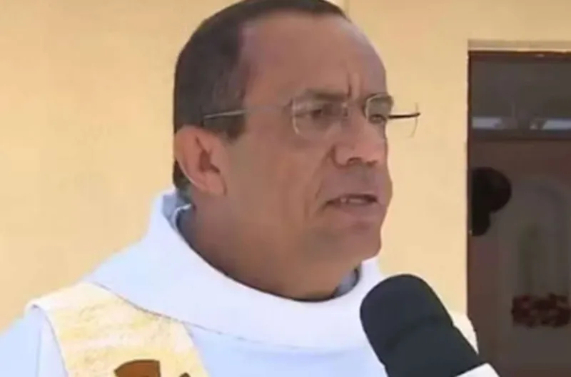 Padre é condenado a 5 anos de prisão e terá que devolver mais de R$ 500 mil por furto a hospital https://www.terra.com.br/noticias/justica/padre-e-condenado-a-5-anos-de-prisao-prisao-e-tera-que-devolver-mais-de-r-500-mil-por-furto-a-hospital,20af4098bf8fdcc01b3da51e912b44a578nlrikb.html?utm_source=clipboard Padre é condenado a 5 anos de prisão e terá que devolver mais de R$ 500 mil por furto a hospital https://www.terra.com.br/noticias/justica/padre-e-condenado-a-5-anos-de-prisao-prisao-e-tera-que-devolver-mais-de-r-500-mil-por-furto-a-hospital,20af4098bf8fdcc01b3da51e912b44a578nlrikb.html?utm_source=clipboard