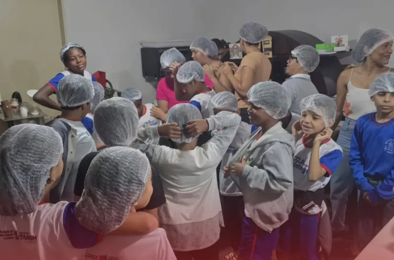 Projeto “Conhecer para Valorizar” leva estudantes à indústria de chocolate em Itanhém