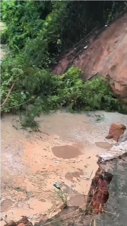 Prefeito Dr. Marcelo Belitardo e vice prefeito Mateus Guerra acompanham de perto os estragos provocados pela chuva em Teixeira de Freitas