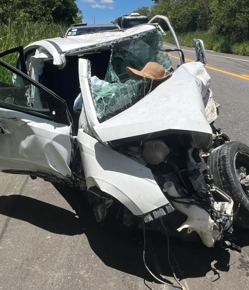 Três mortos, incluindo uma criança morrem em colisão frontal na BR 101, em Caravelas Três mortos, incluindo uma criança morrem em colisão frontal na BR 101, em Caravelas