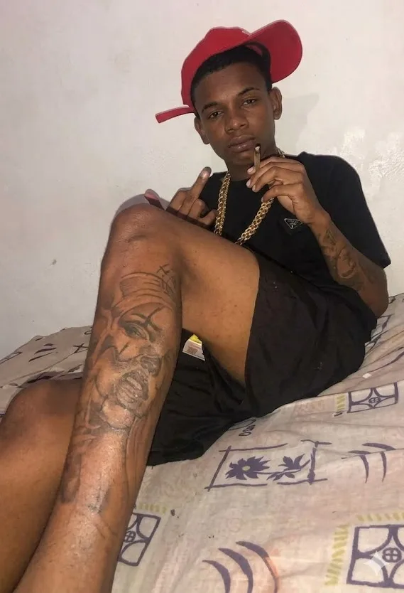 Jovem é morto a tiros no bairro São Judas Tadeu, em Caravelas Jovem é morto a tiros no bairro São Judas Tadeu, em Caravelas