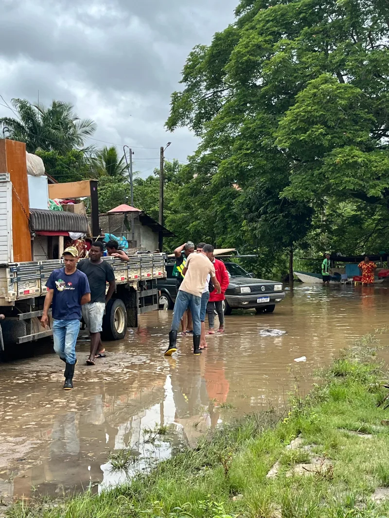 Enchente em Medeiros Neto: aumento do nível dos rios deixa famílias desabrigadas Enchente em Medeiros Neto: aumento do nível dos rios deixa famílias desabrigadas