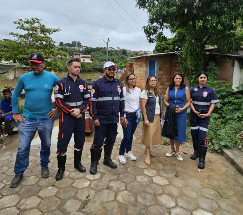 Enchente em Medeiros Neto: aumento do nível dos rios deixa famílias desabrigadas Enchente em Medeiros Neto: aumento do nível dos rios deixa famílias desabrigadas