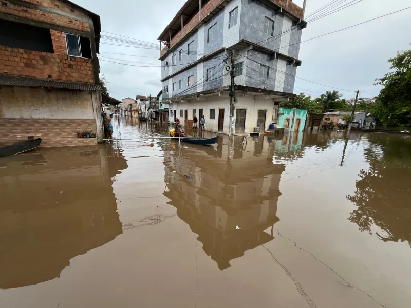 Enchente em Medeiros Neto: aumento do nível dos rios deixa famílias desabrigadas Enchente em Medeiros Neto: aumento do nível dos rios deixa famílias desabrigadas