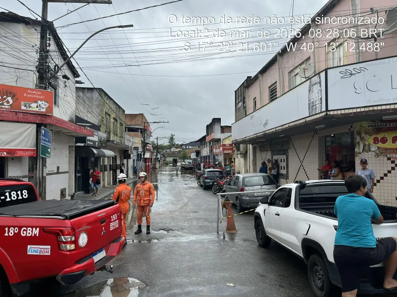 Medeiros Neto: Defesa Civil e Corpo de Bombeiros Intensificam ações em meio às chuvas intensas
