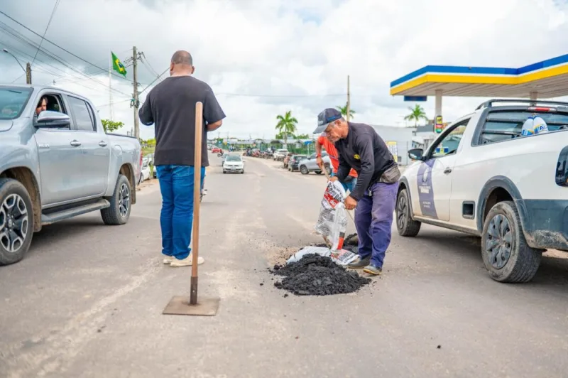 Força-tarefa atua para prevenir alagamentos e recuperar vias danificadas em Teixeira de Freitas