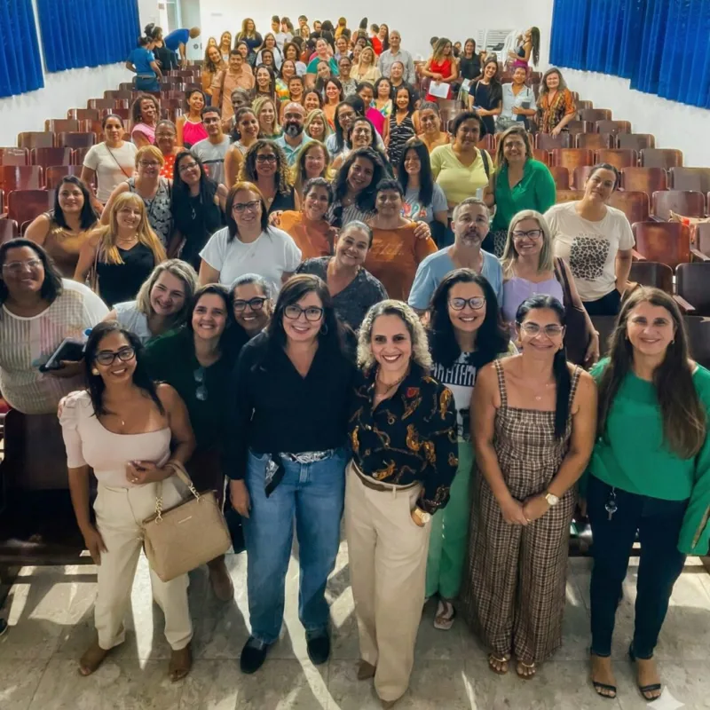 Encontro fortalece alinhamento entre diretores e secretários escolares em Teixeira de Freitas