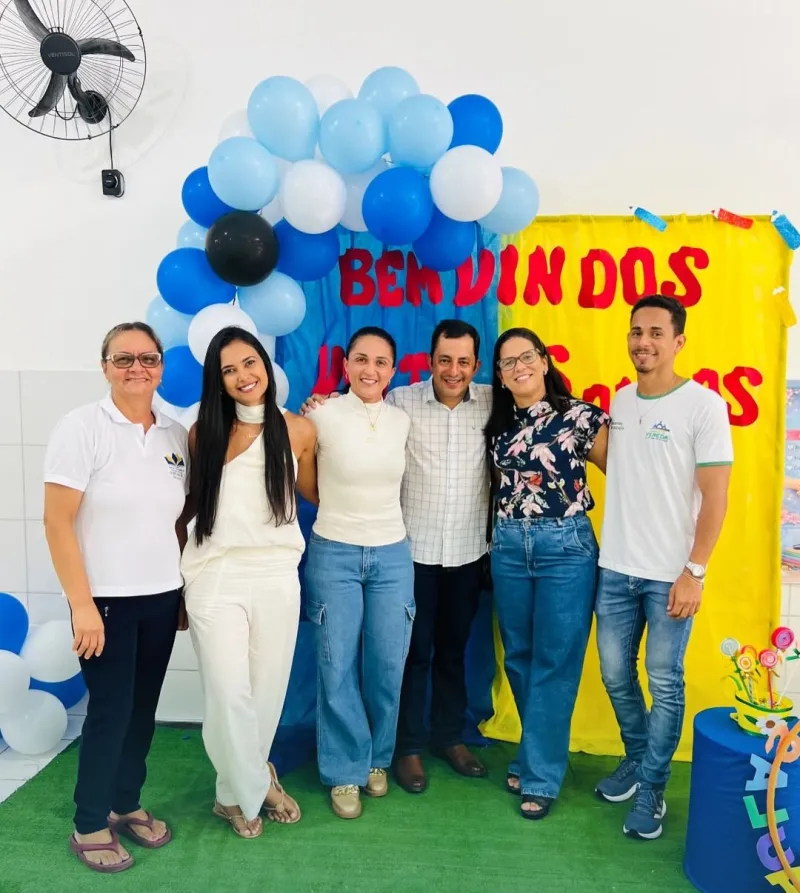 Prefeito Manrick Teixeira entrega ônibus escolar 0km e caminhonete Hilux 4x4 para Escola de São João da Prata