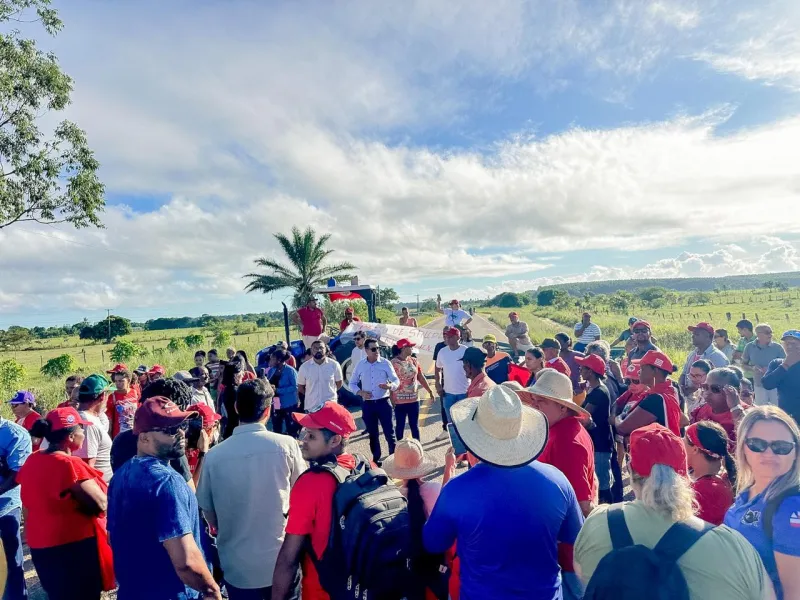 Manifestação do MST na zona rural de Mucuri paralisa rodovia e reacende discussão sobre assistência pública
