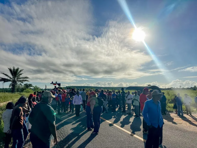 Manifestação do MST na zona rural de Mucuri paralisa rodovia e reacende discussão sobre assistência pública