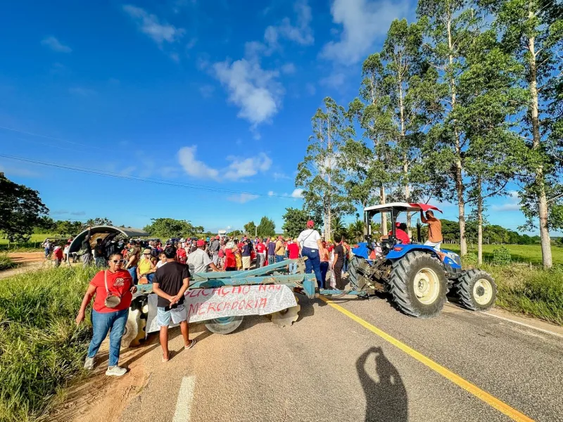 Manifestação do MST na zona rural de Mucuri paralisa rodovia e reacende discussão sobre assistência pública