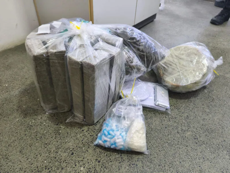 PMBA apreende grande quantidade de drogas no bairro Vista Bela em Itamaraju