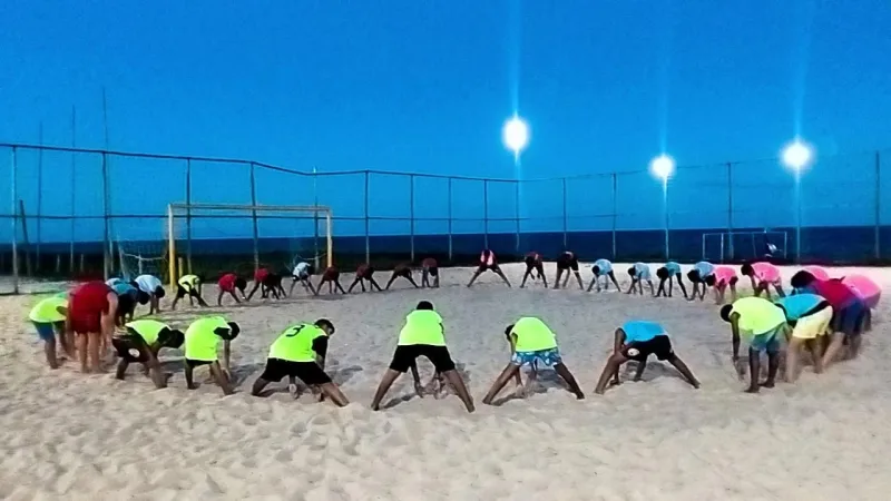 Treino movimenta atletas do Projeto Garotos do Futuro de Alcobaça na Arena de Beach Soccer Roniery Barbosa