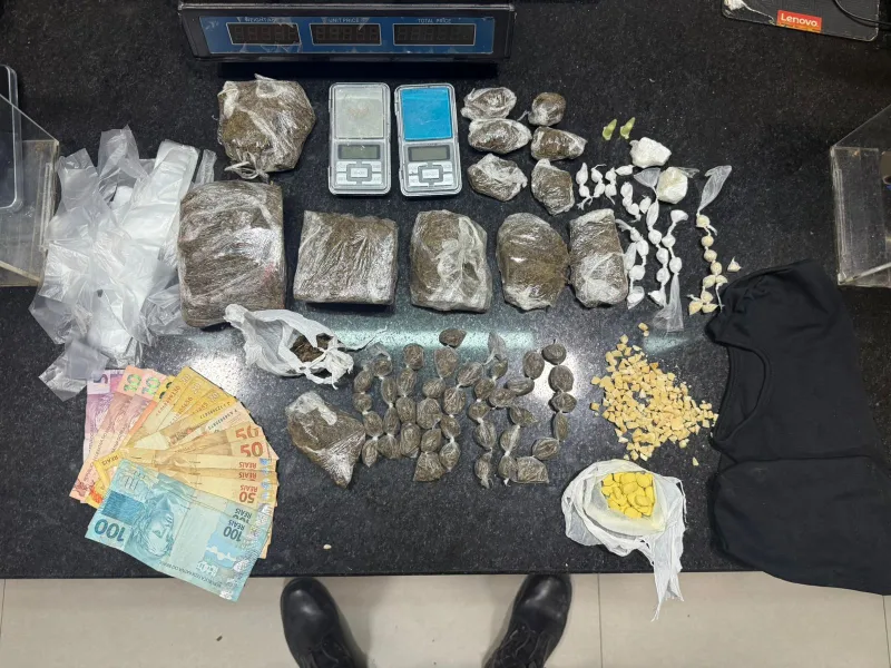 Confronto com a PM termina com três suspeitos detidos e drogas apreendidas em Eunápolis