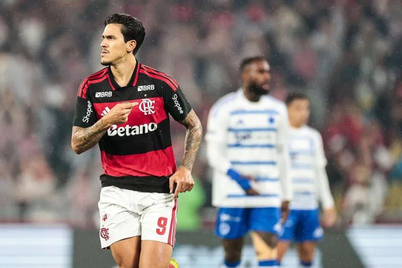 Flamengo vence o Cruzeiro e entra do G4 do Brasileirão 
