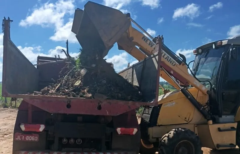 Prefeitura de Mucuri intensifica recuperação das estradas após temporais e mobiliza equipes em diversas frentes de trabalho