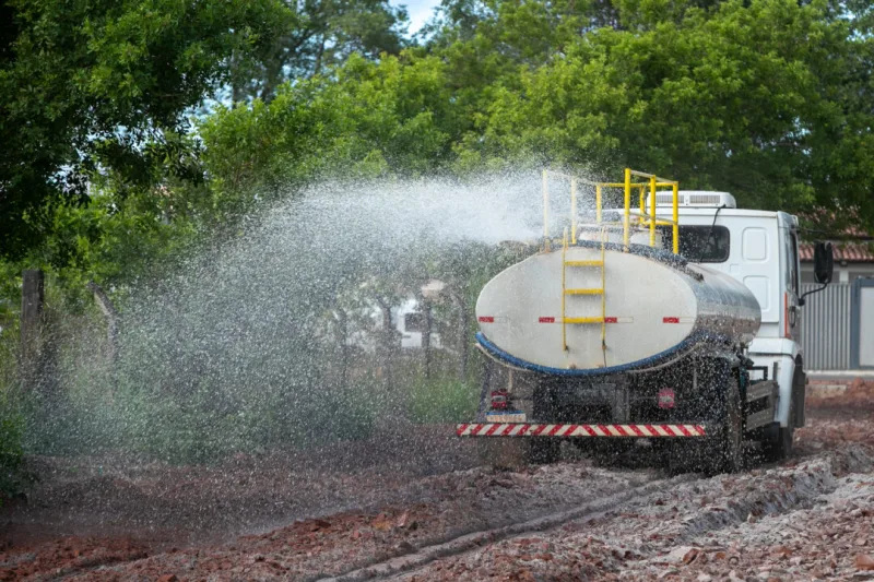 Prefeitura de Teixeira de Freitas avança com obras de pavimentação no Jardim Caraípe