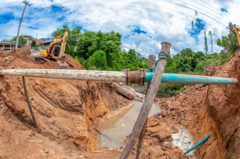 Após danos causados pelas chuvas, Prefeitura inicia obra de macrodrenagem na Avenida Padre Anchieta em Teixeira de Freitas