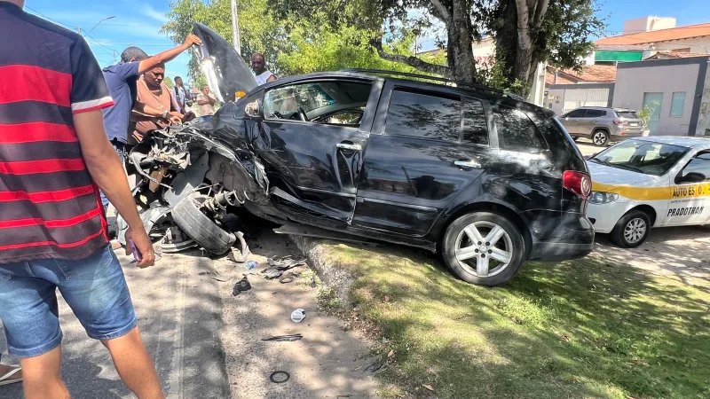 Pistola, carregadores e placas de colete são encontrados em carro de “Malagueta” morto após confronto com a PM em Prado