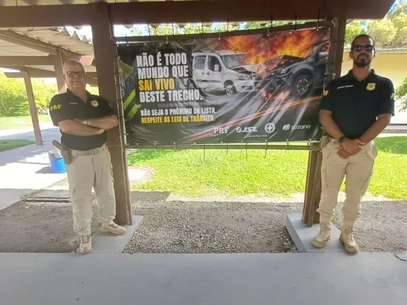 PRF promove palestras sobre segurança no trânsito para cerca de 500 estudantes no extremo sul da Bahia