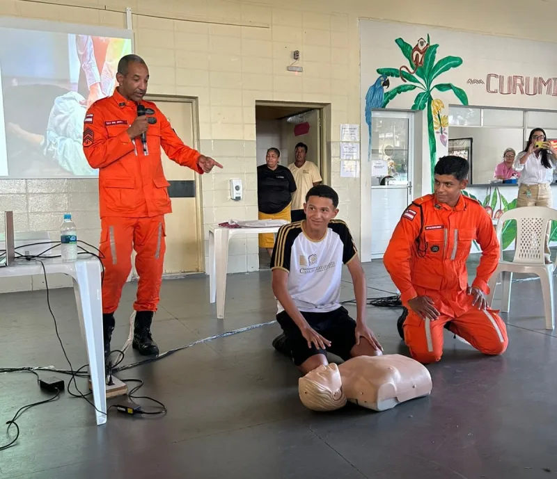 PRF promove palestras sobre segurança no trânsito para cerca de 500 estudantes no extremo sul da Bahia