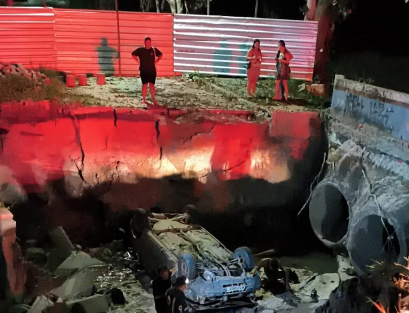 Mulher morre após carro conduzido por motorista embriagado despencar em cratera interditada em Itabatã Mulher morre após carro conduzido por motorista embriagado despencar em cratera interditada em Itabatã
