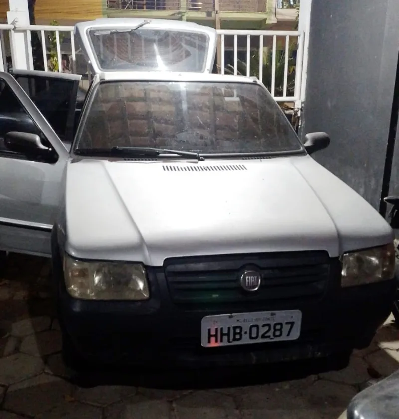 Carro com indícios de adulteração é encontrado escondido em mata durante operação policial em Nova Viçosa Carro com indícios de adulteração é encontrado escondido em mata durante operação policial em Nova Viçosa