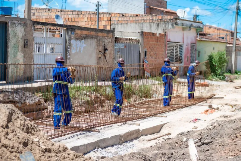 Obras de drenagem avançam e chegam a 60% no bairro Redenção, em Teixeira de Freitas