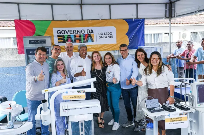 Governador Jerônimo Rodrigues entrega obras e anuncia novos investimentos em Medeiros Neto Governador Jerônimo Rodrigues entrega obras e anuncia novos investimentos em Medeiros Neto