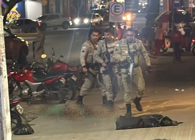 Quatro criminosos morrem em confronto com a polícia em Ipiaú, no sul da Bahia Quatro criminosos morrem em confronto com a polícia em Ipiaú, no sul da Bahia