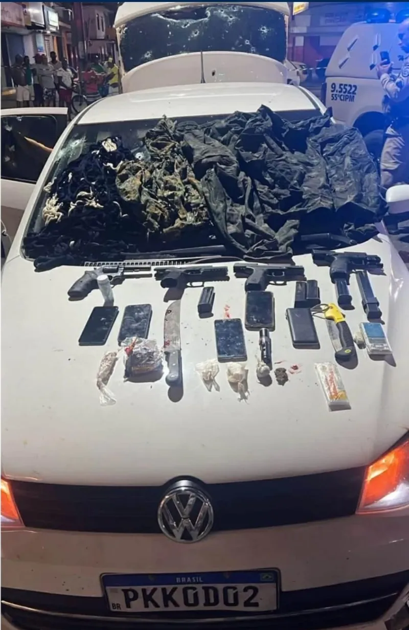 Quatro criminosos morrem em confronto com a polícia em Ipiaú, no sul da Bahia Quatro criminosos morrem em confronto com a polícia em Ipiaú, no sul da Bahia