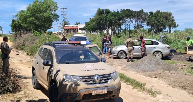 Operação da Polícia Civil em conjunto com a 89ª CIPM detem um homem e uma mulher pela venda de terreno em área invadida em Costa Dourada/BA Operação da Polícia Civil em conjunto com a 89ª CIPM detem um homem e uma mulher pela venda de terreno em área invadida em Costa Dourada/BA