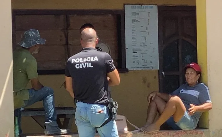Operação da Polícia Civil em conjunto com a 89ª CIPM detem um homem e uma mulher pela venda de terreno em área invadida em Costa Dourada/BA Operação da Polícia Civil em conjunto com a 89ª CIPM detem um homem e uma mulher pela venda de terreno em área invadida em Costa Dourada/BA