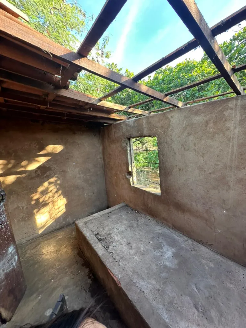 Mulher é presa em flagrante por manter irmã com deficiência em cárcere privado na Bahia Mulher é presa em flagrante por manter irmã com deficiência em cárcere privado na Bahia