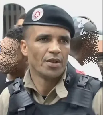 Sargento da reserva é morto durante assalto enquanto ensinava esposa a pilotar moto na Bahia Sargento da reserva é morto durante assalto enquanto ensinava esposa a pilotar moto na Bahia