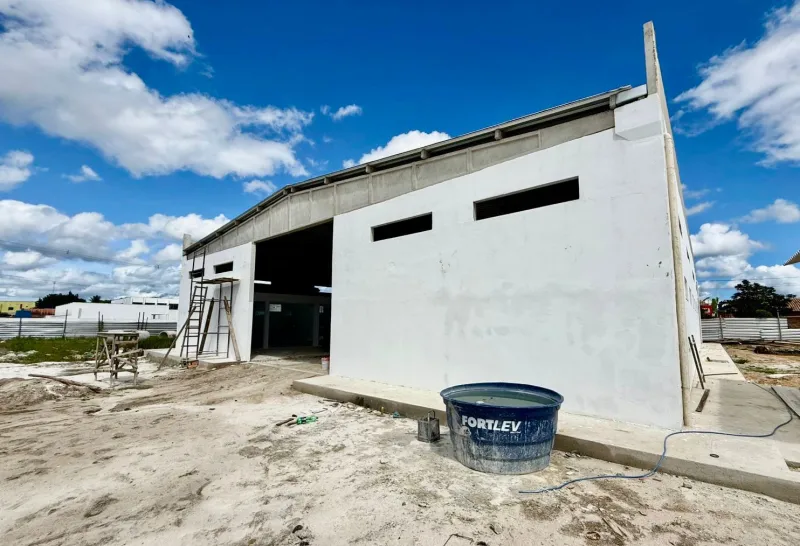 Com 90% concluído, novo mercado municipal está perto de ser inaugurado em São José de Alcobaça